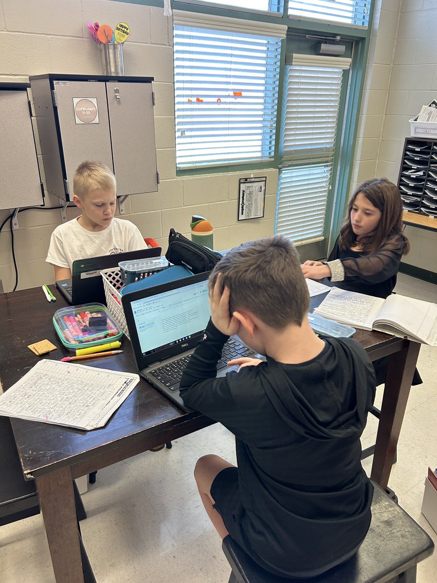 MVESGainesville's tweet image. These 3rd grade entrepreneurs are busy writing their #sharktank product pitches for our upcoming #MuseumNight 👏👏👏 #PBL @RonniceStephens @Hall_Schools