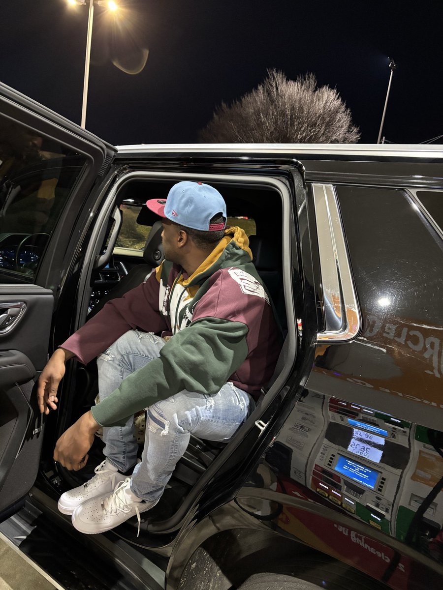 Solo riding around with my driver… finally celebrating all my accomplishments after bball. Wanted 2 be alone this year &amp; appreciate myself to myself ❤️ Happy Bornday