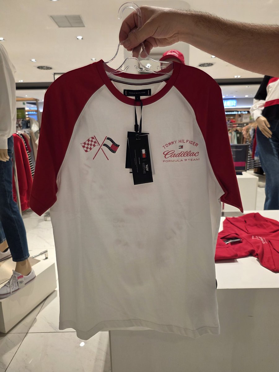 En Plaza La Perla GDL, hay 'merch' de <a href="/Cadillac_F1/">Cadillac Formula 1 Team</a> en área de niños y damas 📣