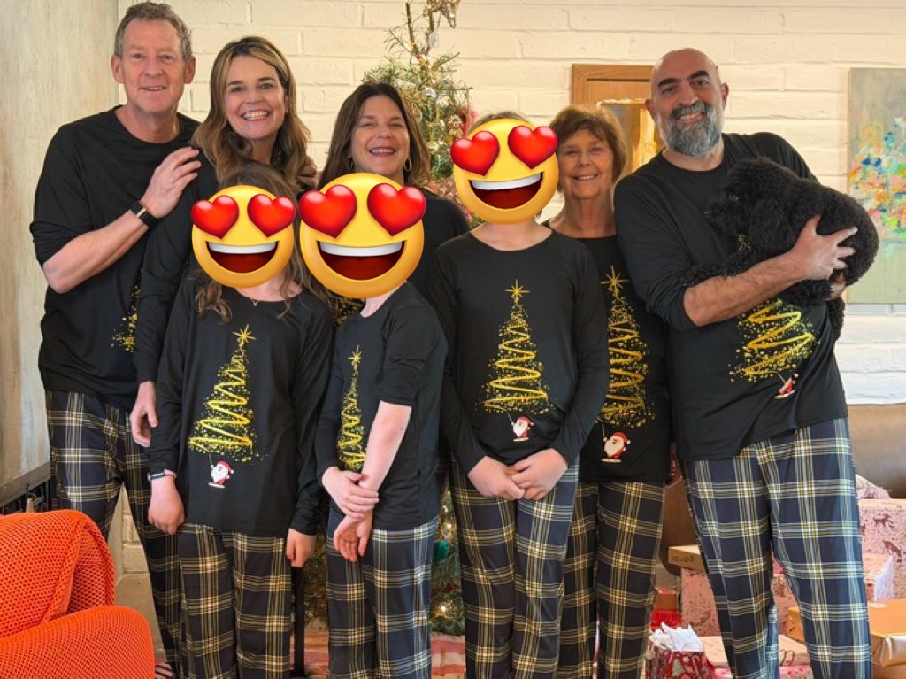McCannCaseTweet's tweet photo. Tomasso is short to average.
Def not taller than 5’10’ 
Savannah is 5’10” almost same height as Tomasso

#NancyGuthrie 
Where is Nancy Guthrie? https://t.co/qW1thdIDZ5