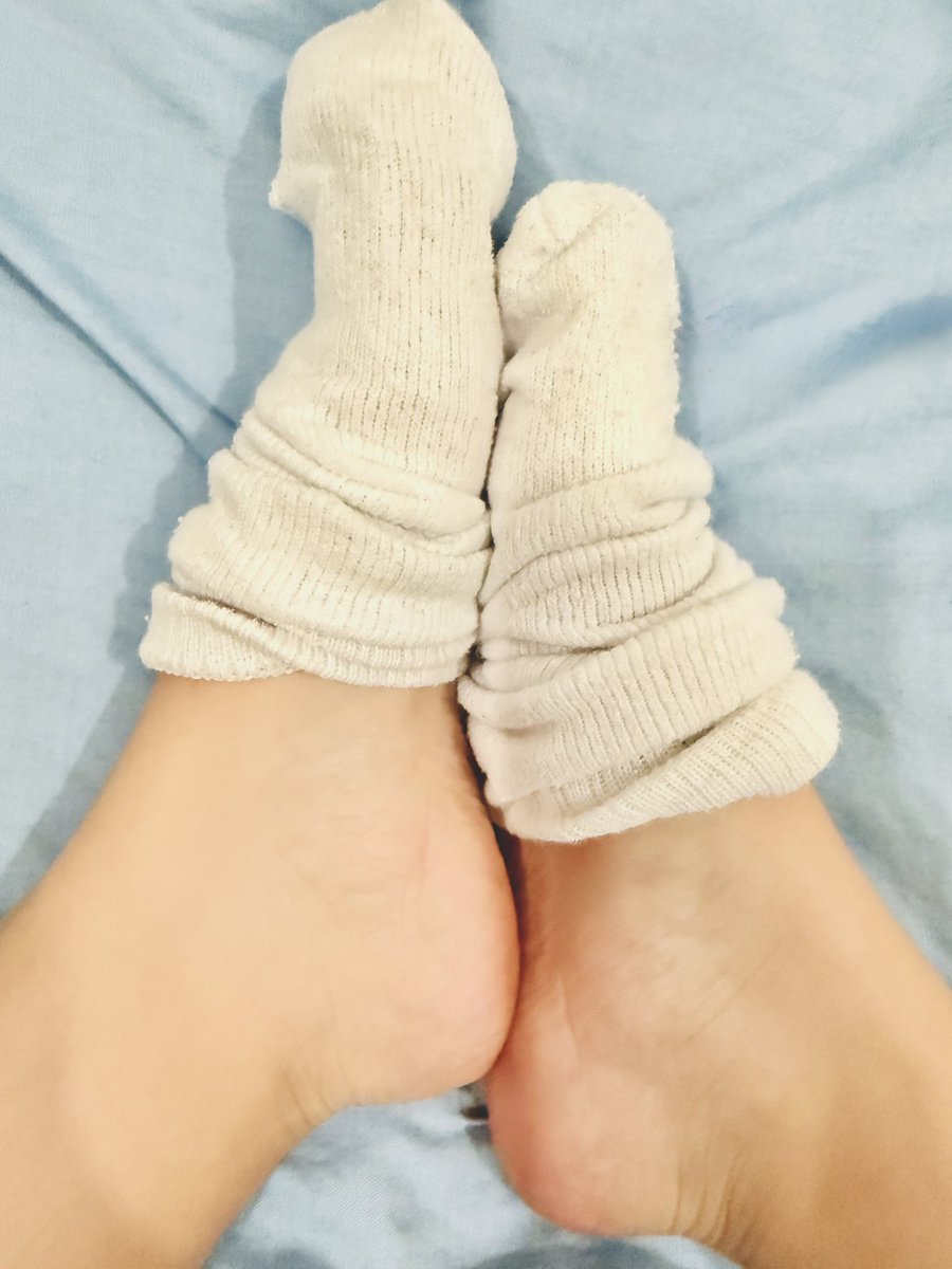 cutefeetlan's tweet photo. Good night feet lovers🥰😍

#pies #feet #feetworshi̇p #pieshermosos #sock #feetfetısh https://t.co/ND78uO0uq2