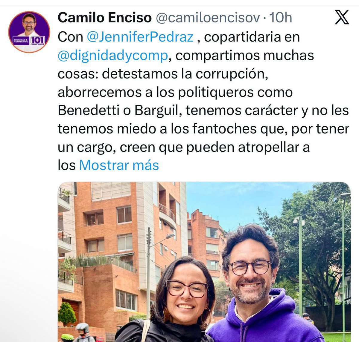 AABenedetti's tweet image. Estos dos son dos aprendices de políticos que terminan siendo más  payasos de circo que unos actores de la democracia. @camiloencisov fue secretario de Transparencia con Santos cuando hubo el caso de Odebrecht, el de la corrupción más grande, está en los chats de Otto Bula como…
