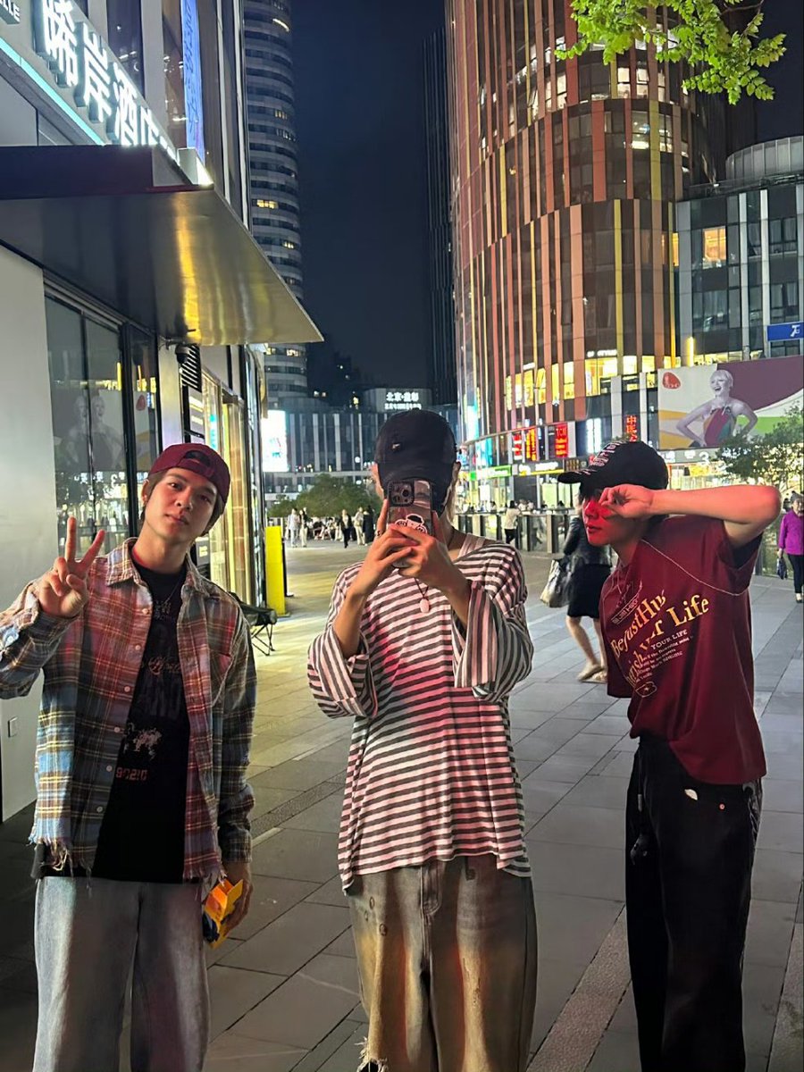 Jenn_xyi_'s tweet photo. @buffys One of these, idk
(That damn bl shenxiongtao post is stuck in my head srs)
#huyetao #胡烨韬 #chuang #chuangasias2 #next1de #shen #xiong #yuchen #yaozihao #dorn  #qiaoyiyu #longyunzhu #yuye #shenxiong #dornhao #dorntao https://t.co/60ZfE0sg42