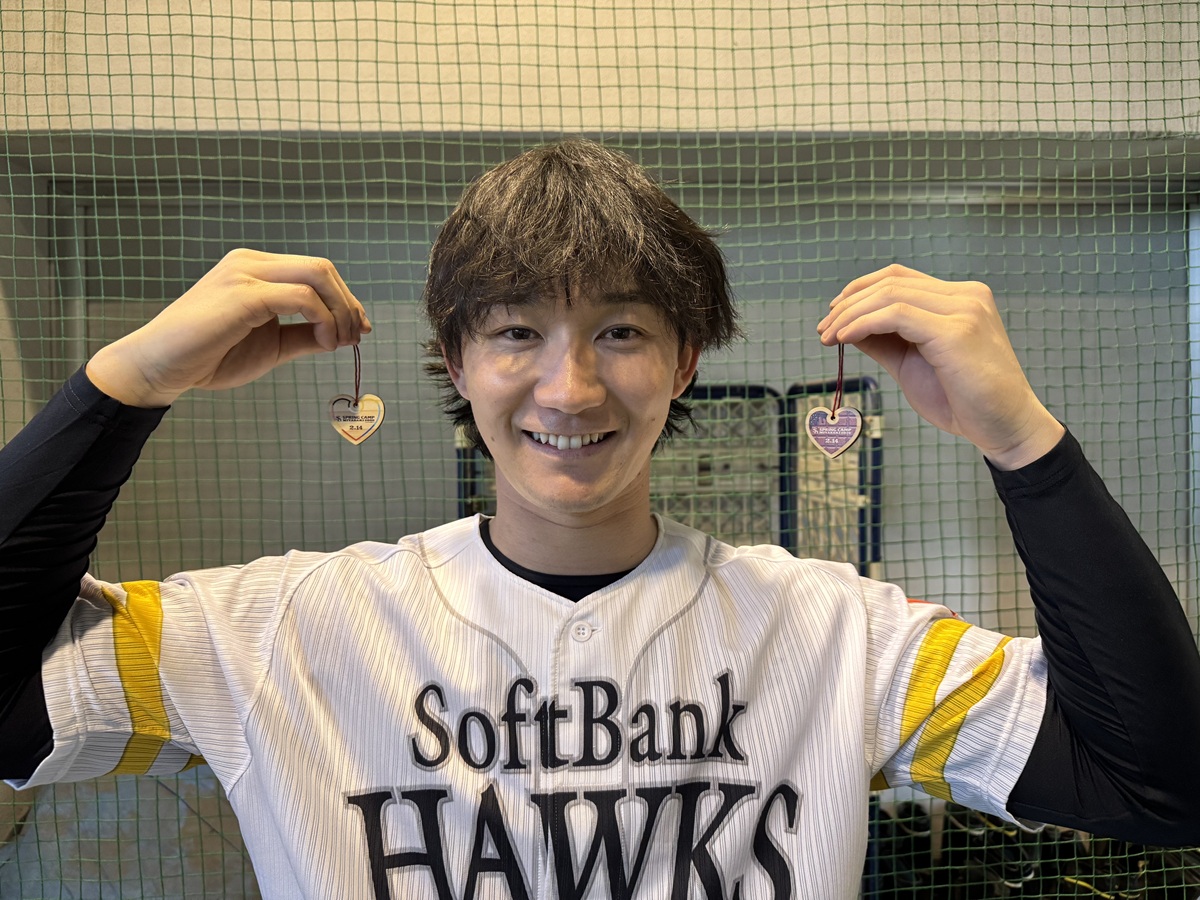 HAWKS_official's tweet photo. ／
宮崎春季キャンプ2026イベント情報✨
＼
2/14（土）は、バレンタイン企画としてオリジナルチャームを選手たちが配布！さらに、選手トークショーも開催！
2/15（日）は、先着2,000名に、2025 日本一ペナントデザインピンバッジを配布します♪

▼詳細はこちら💁
https://t.co/egb337VWdh

#sbhawks https://t.co/g7Ax5xtBaK