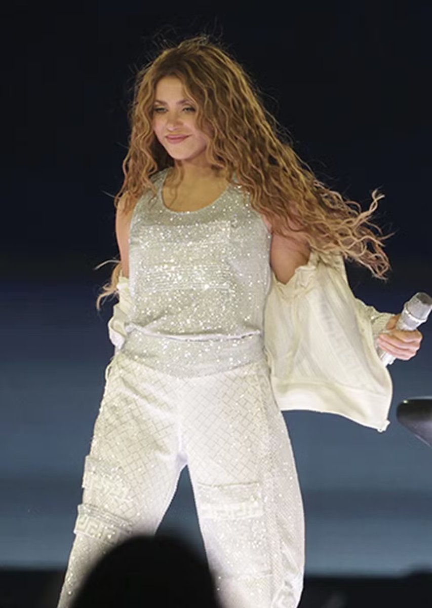 CHOCANTE 🌩️A ministra da cultura britânica D'Baby Adams CBE ACLAMA confirmação de Shakira como atração do #TodoMundoNoRio: "Ela é perfeita para esse país de terceiro mundo".

"Não há pessoa melhor para esse evento, localizado em um país tão cafona e estranho. Uma vez colombiana,