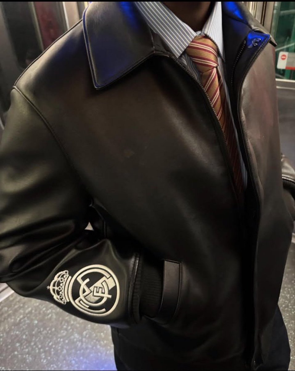 matiaana13's tweet image. i have a #client who would look really good in this jacket but i need my other #client to lock in fr.