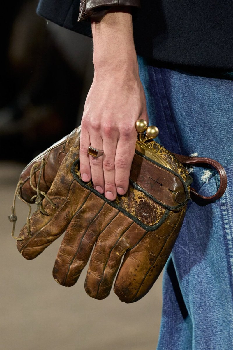 La Mode Unknown tweet media