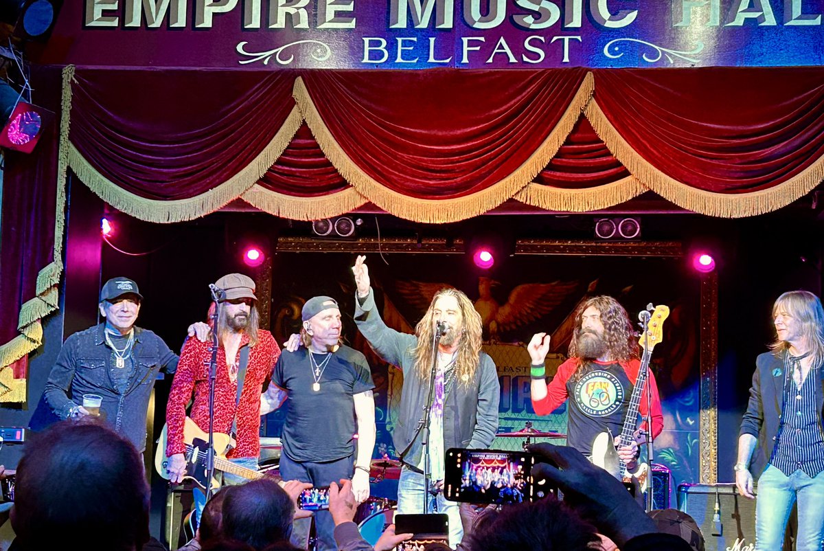 Chris Topher💙 tweet media