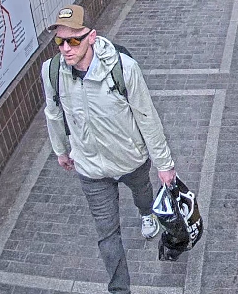 MBTATransitPD's tweet image. ID Sought re: Larceny Under 1200 Investigation 2/4 420PM #MBTA Park St. Two SP males stole victim's carry bag containing various items to include credit cards. Recognize these people of interest? Pls contact our CIU at 617-222-1050 w/any info u have. You can remain anonymous. TY