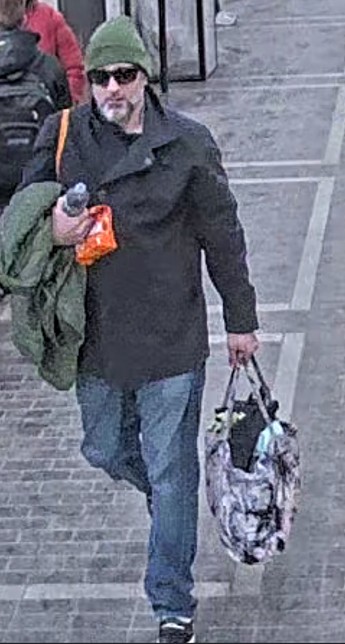 MBTATransitPD's tweet image. ID Sought re: Larceny Under 1200 Investigation 2/4 420PM #MBTA Park St. Two SP males stole victim's carry bag containing various items to include credit cards. Recognize these people of interest? Pls contact our CIU at 617-222-1050 w/any info u have. You can remain anonymous. TY