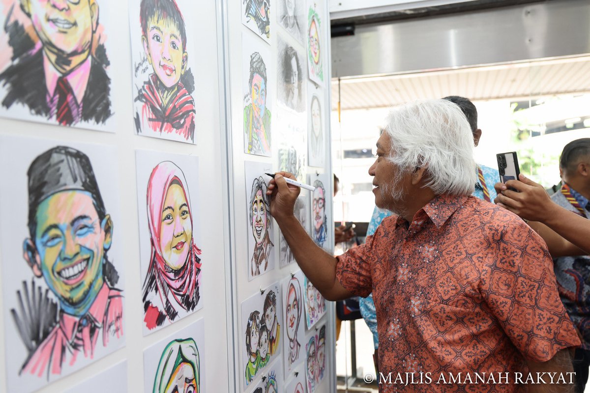 𝗔𝗥𝗧𝗘𝗫 𝗠𝗥𝗦𝗠 𝟮𝟬𝟮𝟲 𝗧𝗢𝗡𝗝𝗢𝗟 𝗞𝗘𝗨𝗡𝗜𝗞𝗔𝗡 𝗕𝗔𝗞𝗔𝗧 𝗗𝗔𝗡 𝗜𝗡𝗢𝗩𝗔𝗦𝗜 𝗦𝗘𝗡𝗜 𝗣𝗘𝗟𝗔𝗝𝗔𝗥

KUALA LUMPUR, 13 Februari 2026 – Majlis Amanah Rakyat MARA melalui Maktab Rendah Sains MARA telah menganjurkan Art and Talent Exhibition ARTEX MRSM 2026 bertempat