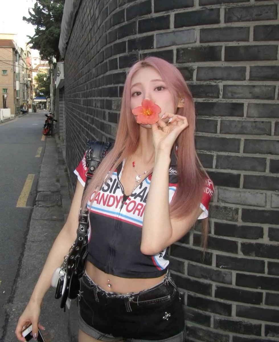 malvadwzza's tweet image. tenho vibe de primeiro amor, namorada possessiva, ficante premium ou esposa troféu?