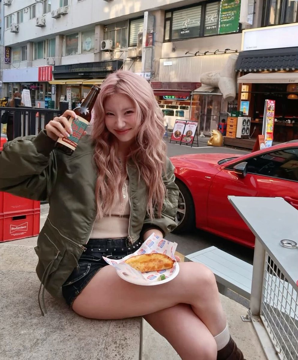 malvadwzza's tweet image. tenho vibe de primeiro amor, namorada possessiva, ficante premium ou esposa troféu?