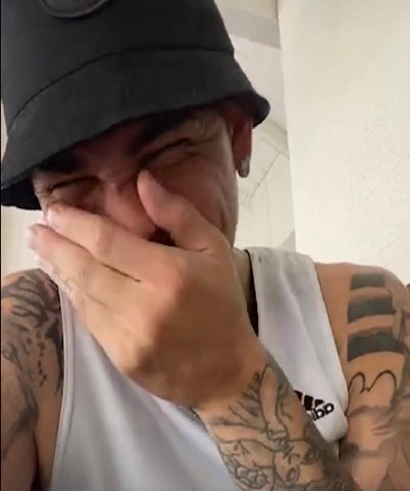 loreba_'s tweet image. LEMBRANÇA | dia 12 de fevereiro de 2022 Luciano abria uma live para rir com seus seguidores de uma piada que até hoje tem graça