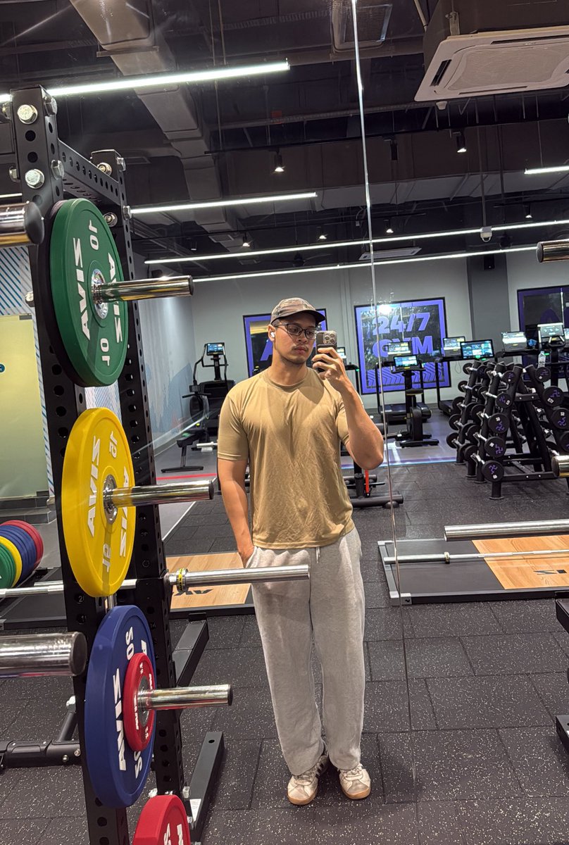 amja_draw's tweet photo. Tinggi + bulky? 189cm 🕺🏻 https://t.co/NIvA8wz8mT