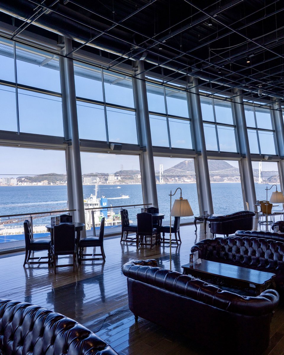 2/13–14だけの特別企画✨

関門海峡ミュージアム展示エリアとのコラボドリンク☕️

この2日間、キャラメルオレンジラテをご注文のお客様に、一口サイズの「ショコラ フリュイ」をサービスでお付けいたします🍊✨

サクサクとした新食感のチョコレートと素材の味わいをぜひお楽しみください。