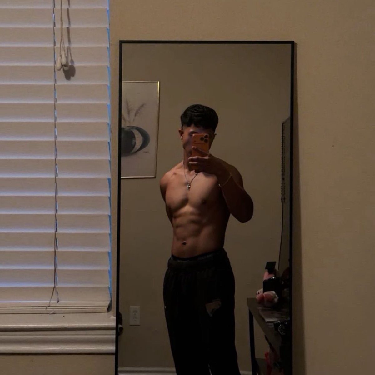 dejhyrom's tweet photo. V-day collab? 👀 https://t.co/l6iSbXS9S8