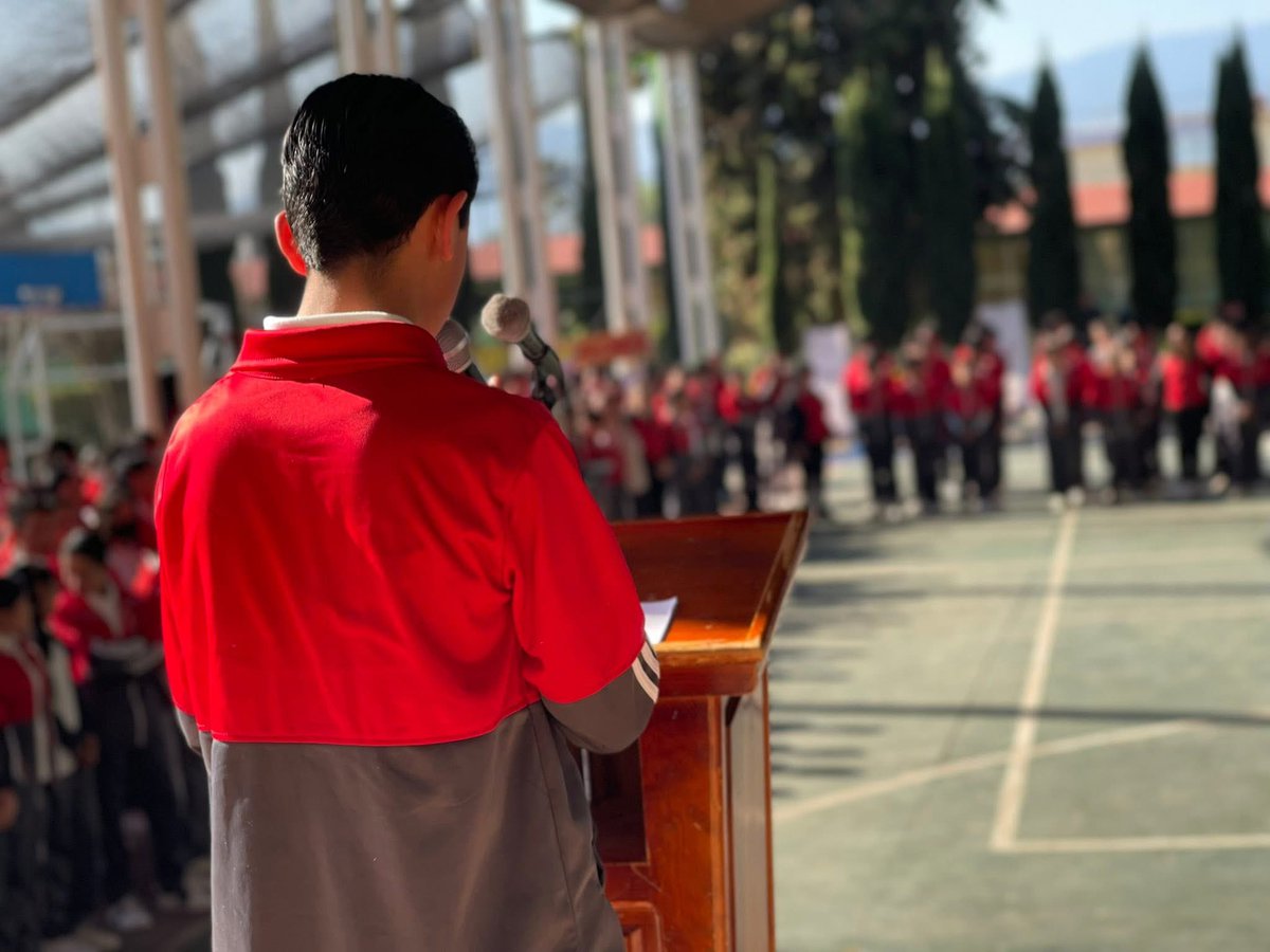 IvnZarco4's tweet photo. Lo mejor de #AtotonilcoElGrande está es sus estudiantes con grandes sueños, en sus familias que confían y acompañan, y en su personal que trabaja con compromiso y corazón.❤️

¡Lo mejor esta por venir!🤞🏻
#DejandoHuella
#JuventudQueTransforma https://t.co/gbWIqshwAr