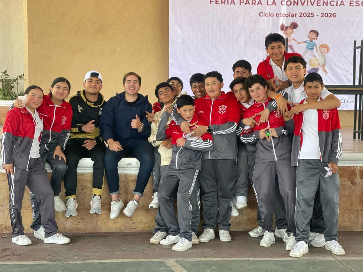 IvnZarco4's tweet photo. Lo mejor de #AtotonilcoElGrande está es sus estudiantes con grandes sueños, en sus familias que confían y acompañan, y en su personal que trabaja con compromiso y corazón.❤️

¡Lo mejor esta por venir!🤞🏻
#DejandoHuella
#JuventudQueTransforma https://t.co/gbWIqshwAr