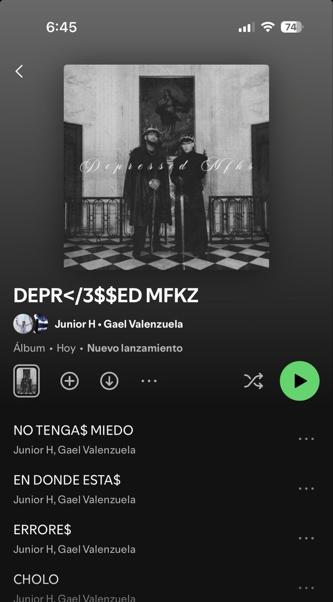 No tiene letras comerciales y aún así es aburridisimo a primera escuchada, habla de lo mismo sobre extrañar a una morra, Gael no queda en ninguna rola 

Junior H es un pendejo que vive del pasado y me lo venden como el cabrón más grande del regional 🤣