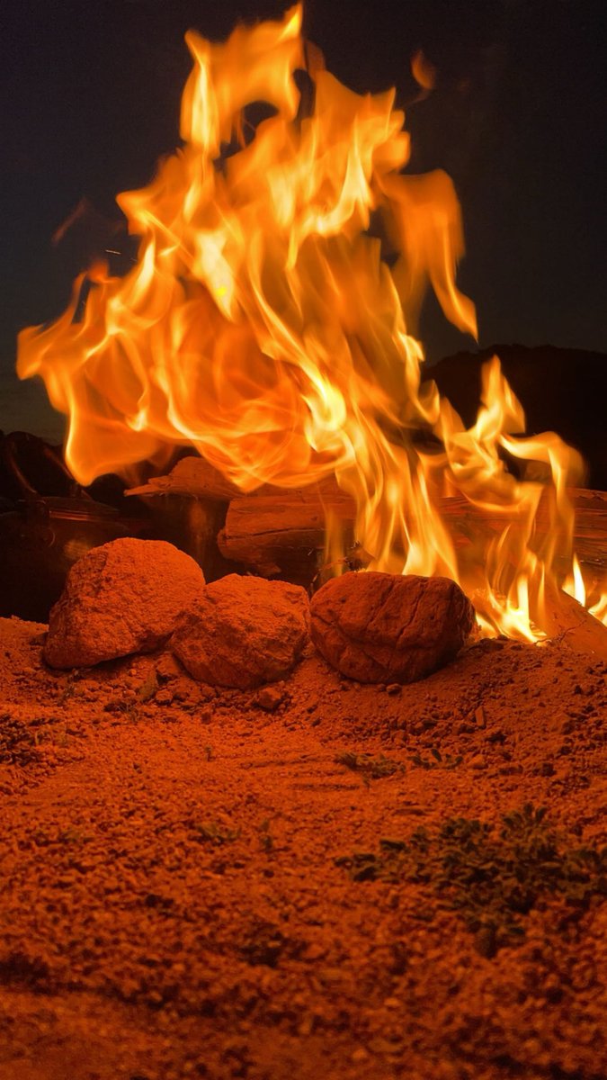 لاتقيّم الناس، الا من سواياها
ودنياك خذ منها وقت وتمعّنها

ناس تبطّح على دربك، توطّاها
ووجية ماتستحي لاتستحي منها.