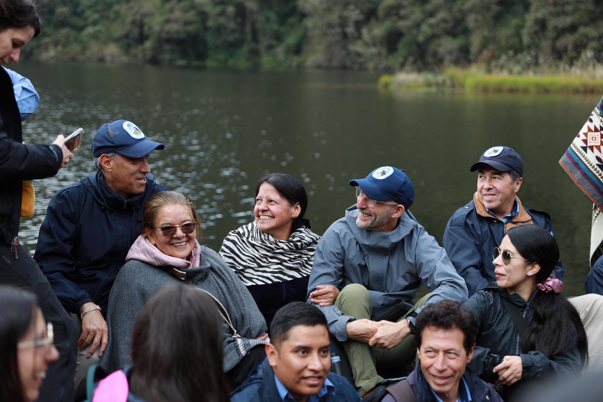 ParquesColombia's tweet image. Los líderes compartieron cómo las alianzas en conservación y bioeconomía transforman sus territorios, fortalecen su cultura y generan oportunidades para el bienestar de sus comunidades.