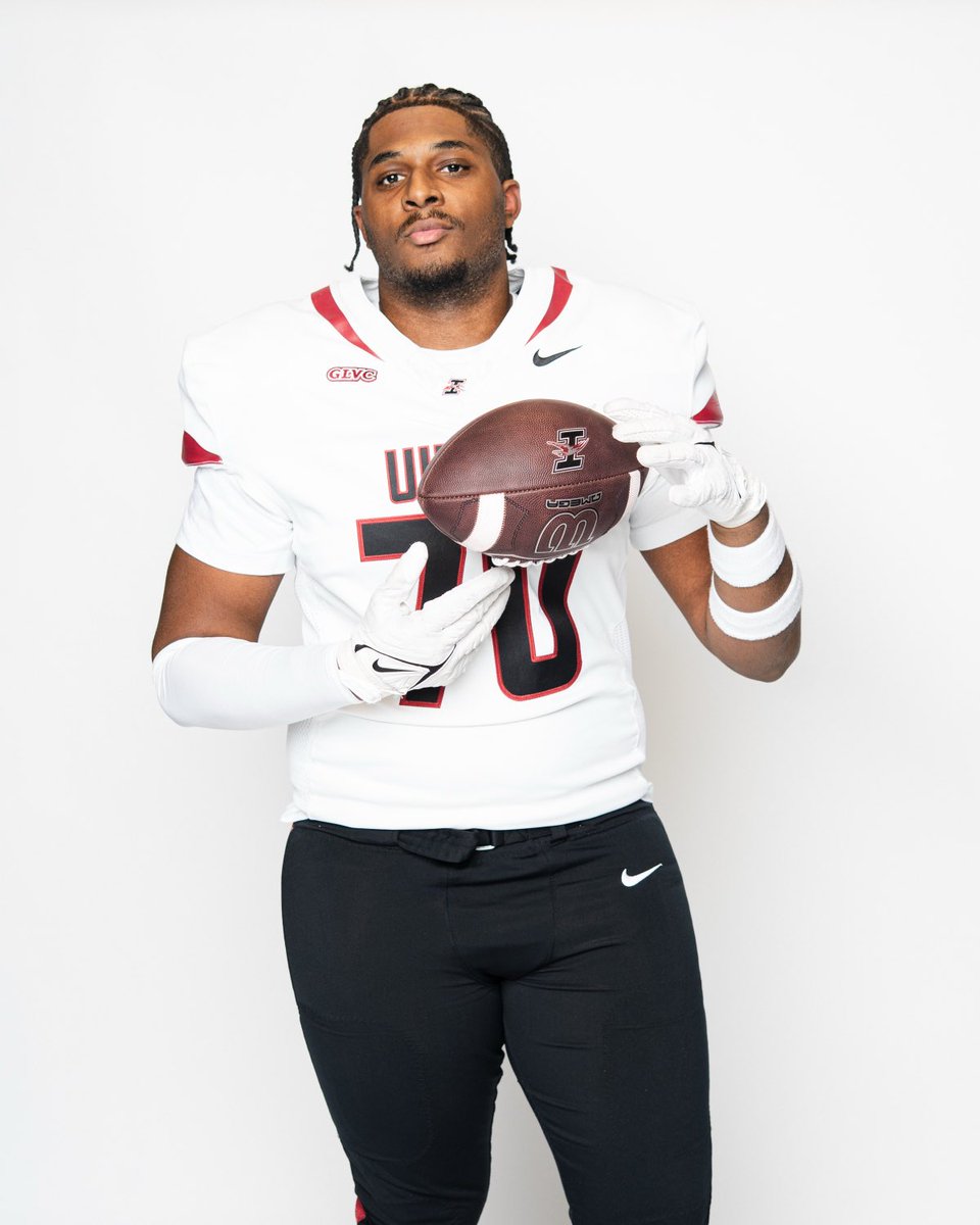 StaplesCenter99's tweet photo. Congratulations @DillonDickersn7 signing to play ball @UIndyFB. Middle College High School. #bulldogtuff https://t.co/QYlzrSvFeE