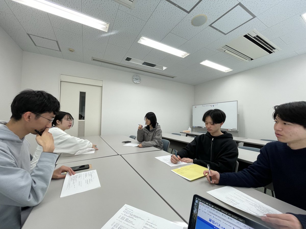 卒業パーティの打ち合わせ中です。本気で取り組んでますが、まだ先が見通せません。怖い……。メインの内容に加えて、日程、当日の流れ、準備するもの、考えること多いです。あと一か月かあ。
