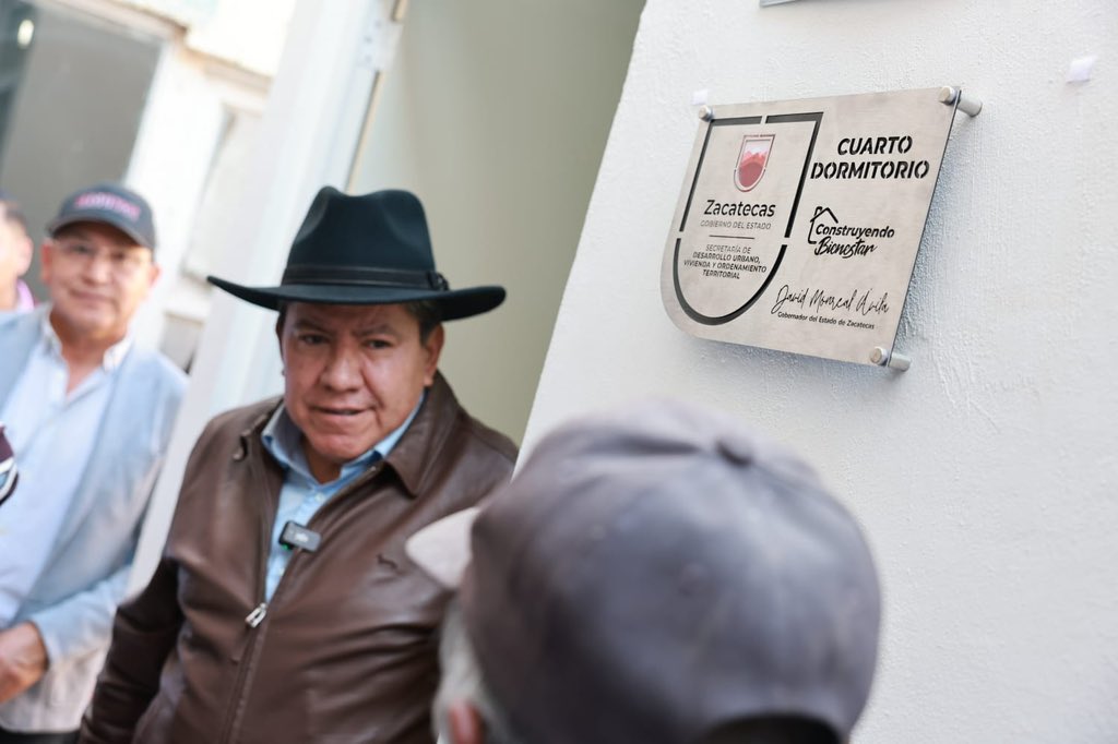 Visitamos las comunidades Martínez Domínguez y La Zacatecana, en Guadalupe, para hacer entrega de apoyos del programa Vivienda para el Bienestar. 

Beneficiamos a las familias con cuartos dormitorios y baños equipados. Una vivienda digna es sinónimo de bienestar, por eso,