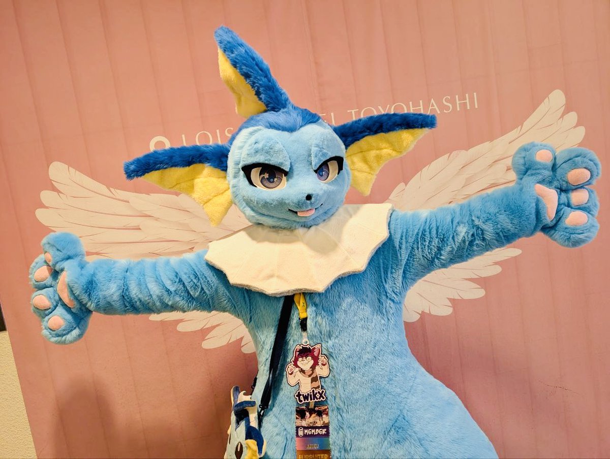 I give big hugs💕
#fursuitfriday