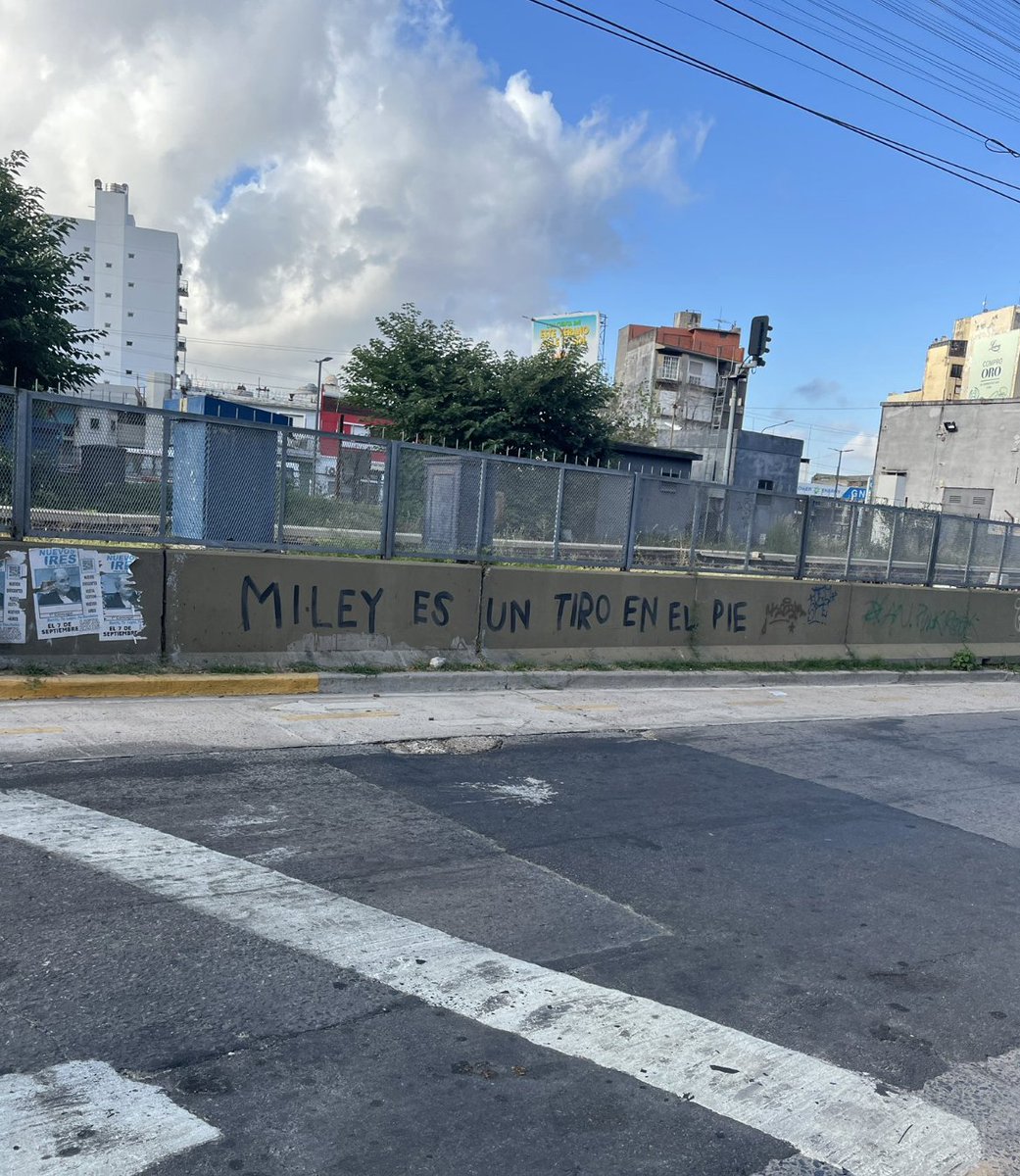 -Y si sale mal?

-Flaco, los kukas se están peleando con hannah montana