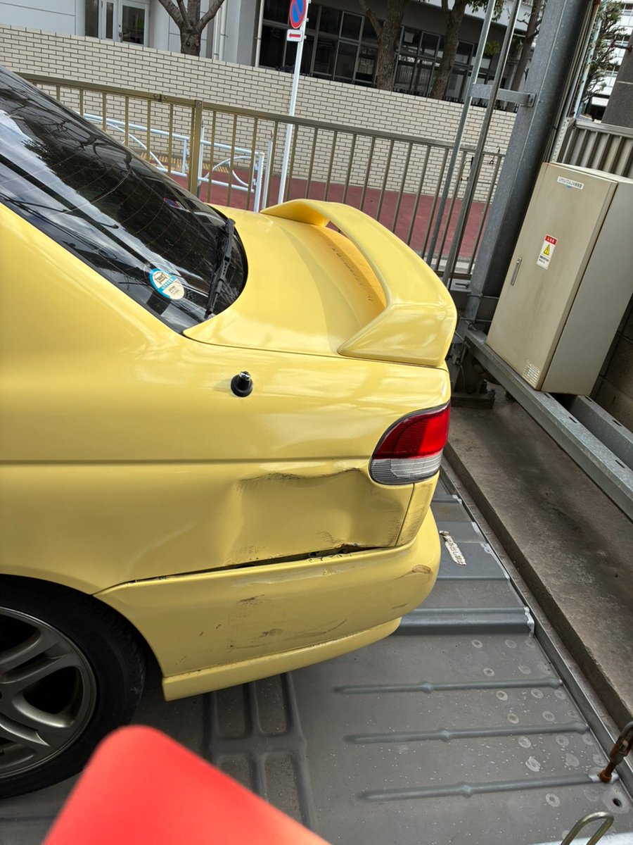 車の搬入が昨日完了したらしい
見た目バトルマシンすぎるからとりあえずバンパーつけ直すところから…
リアのへこみは車検までにはかなぁ
あとこの色目立ちすぎるな…