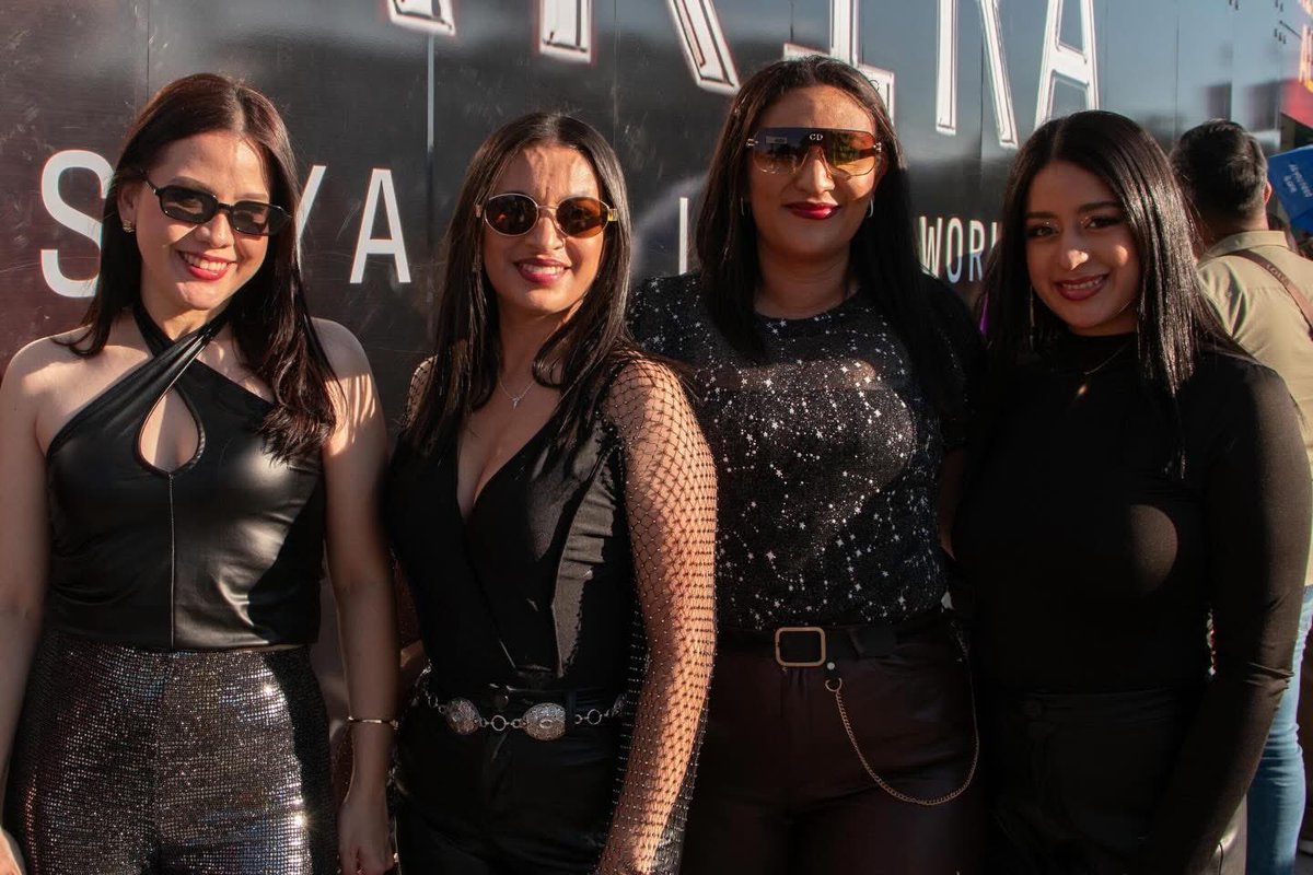 ElMetroDigital's tweet image. Fanáticos de Shakira ya están listos para iniciar la noche 3 de la Residencia Centroamericana 🐺💃🏻

📸  #twoshows