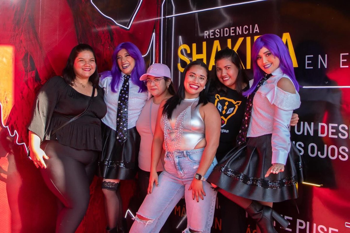 ElMetroDigital's tweet image. Fanáticos de Shakira ya están listos para iniciar la noche 3 de la Residencia Centroamericana 🐺💃🏻

📸  #twoshows