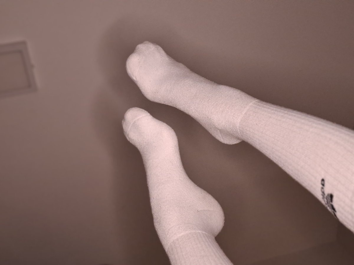 Eny1452283's tweet photo. É, docinhos… nem todo mundo entende essa arte 🤍
Mas vocês não…
Eu sei que vocês sabem apreciar 🤭

#podo #pezinhos #pes #podolatria #feet #fetiche #softdom https://t.co/CBHWSUTo5E