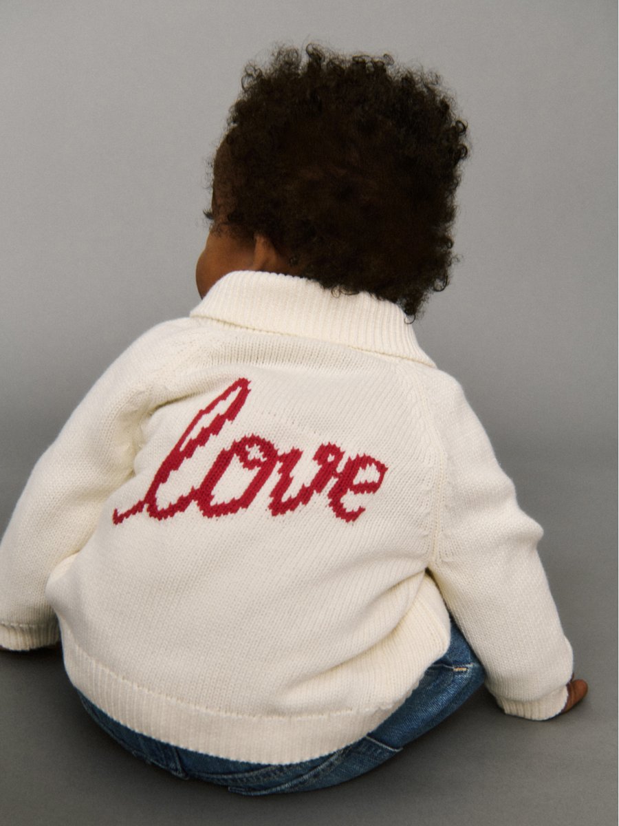 GapKids_JP's tweet photo. ステッチに愛をこめて💓​
やさしい着心地のコットン100%ニットカーディガン。​
ベビーの毎日に、そっと寄り添う一着。​

#babyGap

詳しくはこちら：
https://t.co/OrN3rCiRJw https://t.co/YZSsfrutiJ