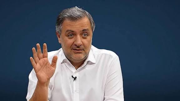 Mehmet Demirkol;

“Hacıosmanoğlu ve Dursun Özbek arasındaki geçen konuşmaya ben de hakimim. Dursun Özbek, gerçekten de bizi şampiyon yapın demiş. Bu büyük bir rezilliktir”