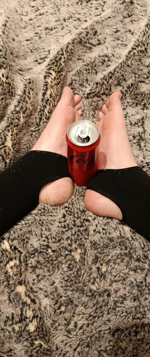 AzeriaRobbe's tweet photo. Drinking soda https://t.co/RyrdbJmPqY
