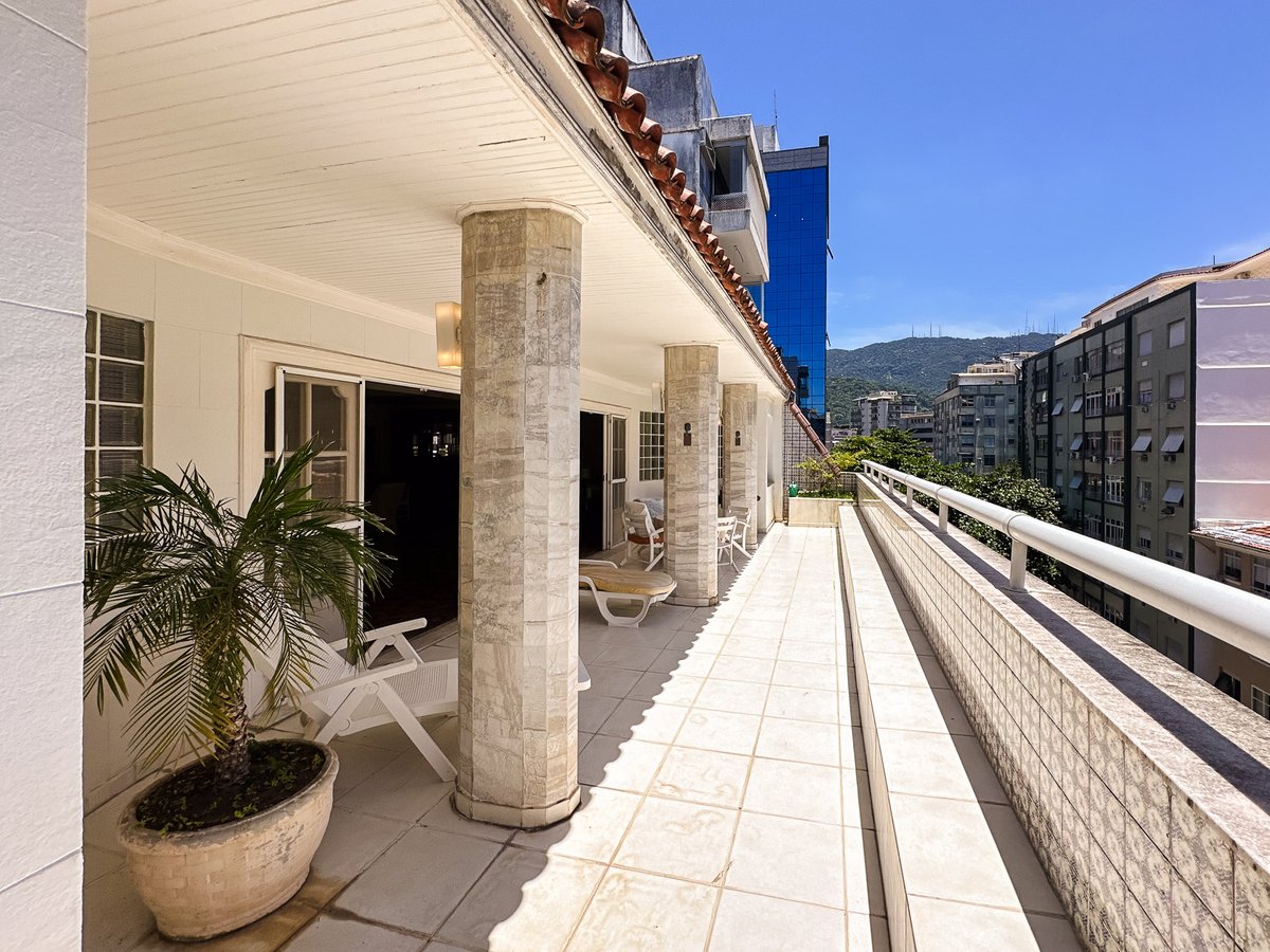 _whereinrio's tweet photo. 🇧🇷 VENDA | SALE • REF: W05.052 • R$ 9.700.000,00

Cobertura duplex à venda no Leblon. Entre em contato e agende sua visita!

📐 525 m²
🛏️ 7 Quartos
🚿 5 Banheiros
🚗 1 Vaga
Portaria 24h 

https://t.co/QsCVV1HWAm

#coberturaleblon #riodejaneirorealestate #imoveisdeluxo https://t.co/UzK1XZpFGl