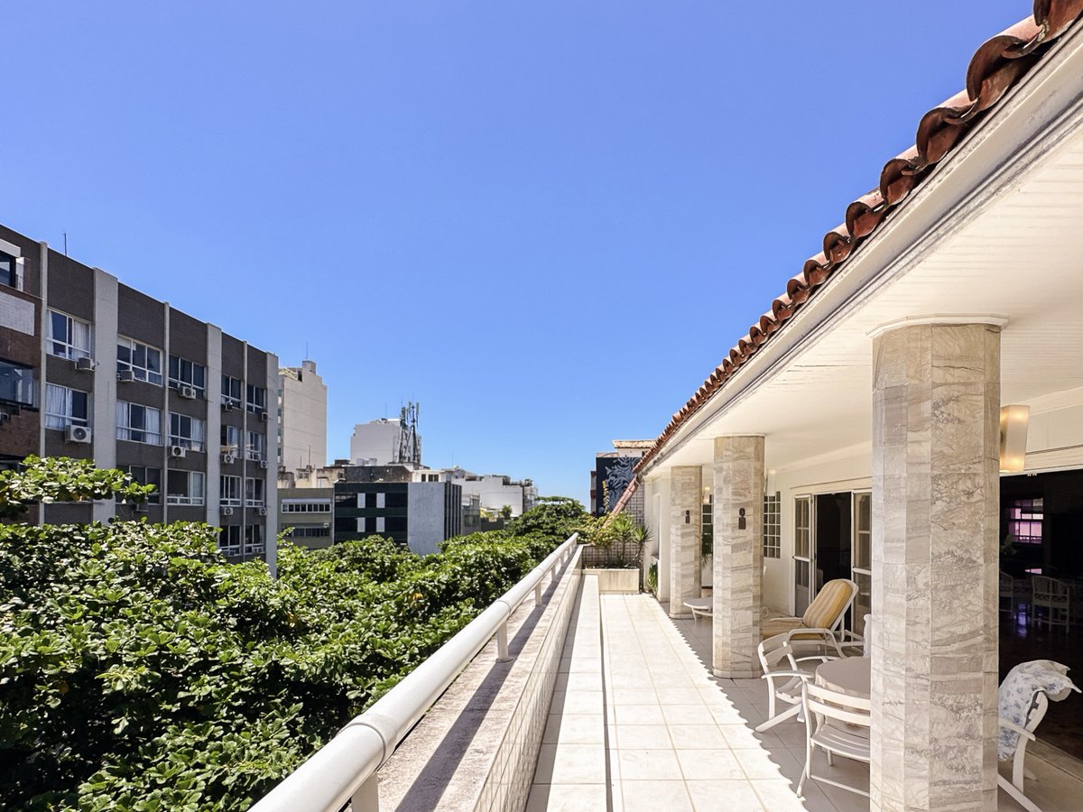 _whereinrio's tweet photo. 🇧🇷 VENDA | SALE • REF: W05.052 • R$ 9.700.000,00

Cobertura duplex à venda no Leblon. Entre em contato e agende sua visita!

📐 525 m²
🛏️ 7 Quartos
🚿 5 Banheiros
🚗 1 Vaga
Portaria 24h 

https://t.co/QsCVV1HWAm

#coberturaleblon #riodejaneirorealestate #imoveisdeluxo https://t.co/UzK1XZpFGl
