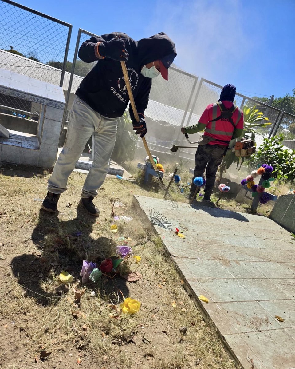 DistritoNc's tweet photo. ¡Espacios más limpios! 🕊️🌿

Nuestro equipo se encuentra realizando jornadas intensas de chapoda y limpieza general en el cementerio municipal.

#LaLibertadEste #MilagroNavas #Limpieza #ServiciosMunicipales https://t.co/r7GB2DL0vr