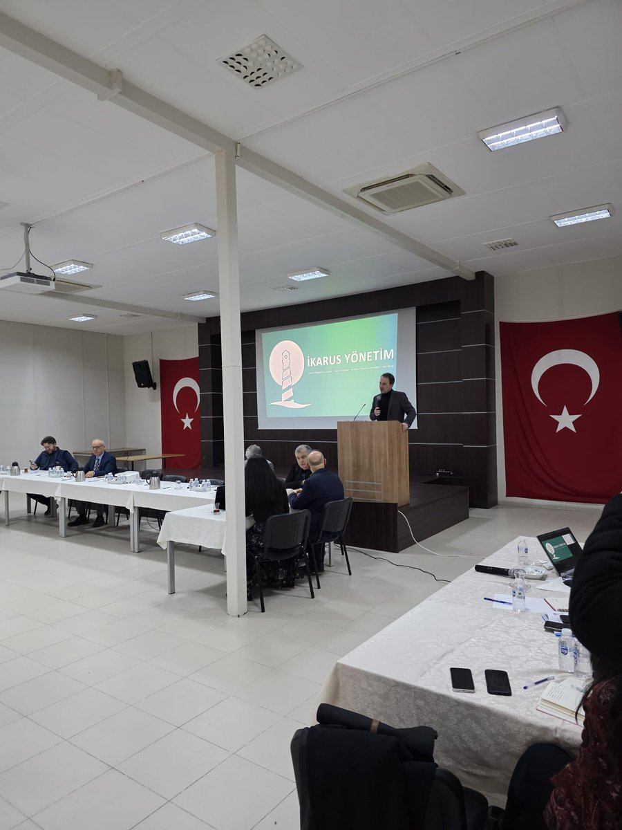 ismlsml's tweet photo. 📍 TESKOOP Özel Endüstri Bölgesi Üye Bilgilendirme Toplantımızı Gerçekleştirdik

Sanayi ve Teknoloji Bakanlığı tarafından yapılan yeni düzenlemeler kapsamında üyelerimizi bilgilendirmek amacıyla düzenlediğimiz toplantımızı yoğun katılımla gerçekleştirdik.

Açılış konuşmamız ile başlayan programımızda, bölgemizin gelişim vizyonu ve yeni mevzuatın yatırım süreçlerimize etkileri ele alındı.

Programın devamında, Özel Endüstri Bölgesi danışmanımız İKARUS Yatırım Danışmanlık Yönetim Kurulu Başkanı Dr. S. Enes Emiroğlu’nun  gerçekleştirdiği kapsamlı sunum ile yeni düzenlemeler hakkında üyelerimize detaylı bilgilendirmede bulundu.

📌 Mevzuat değişiklikleri
📌 Yatırım ve ruhsat süreçleri
📌 Bölgesel yetki ve sorumluluklar
📌 Üyelerimizin dikkat etmesi gereken hususlar

Toplantımız, karşılıklı soru-cevap bölümü ile tamamlandı.

TESKOOP olarak; şeffaf, güçlü ve sürdürülebilir bir sanayi altyapısı için çalışmalarımıza kararlılıkla devam ediyoruz.

#TESKOOP #ÖzelEndüstriBölgesi #Sanayi #Yatırım #Mevzuat #EndüstriBölgeleri