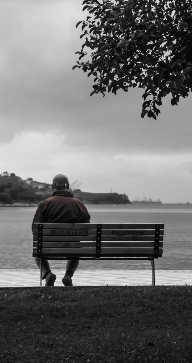 Şimdi sessizliğin dehşetinde yaşıyorsun.
Ama sen herkesten daha sessiz değil misin?

#Uyuyanadam