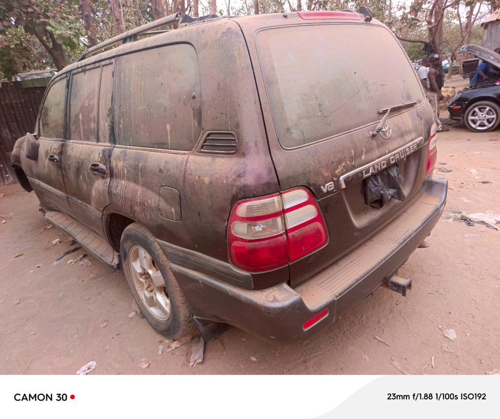 TOYOTA LANDCRUISER 2003 MODEL BELGIUM STANDARD BUY AND DRIVE FIRST BODY NOTHING TO FIX PRICE 7.5M LOCATION ABUJA