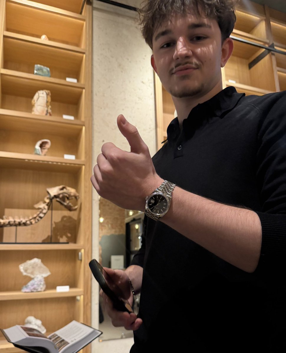 Pov: your 19yo client buys a Rolex after 1 year of dropshipping