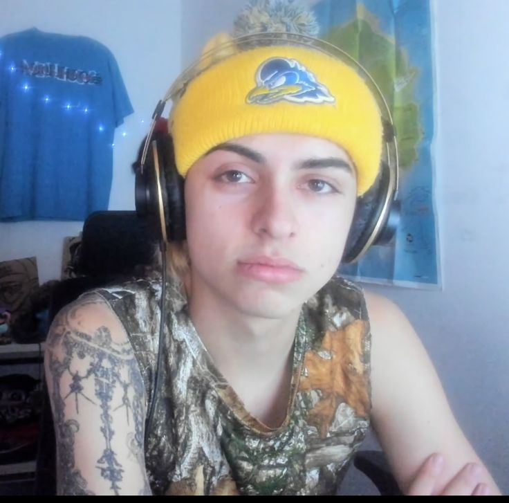 "Rageylo"
porque el streamer volvió a reaccionar al rock nacional.
Reaccionó al disco "ARTAUD" y "SEÑALES"
las calificaciones fueron:
- Artaud: 7.7
- Señales: 3.7