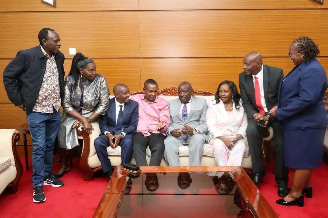 A Warm Welcome for my Party Leader, Kalonzo Musyoka 

This evening, I had the honour of joining fellow leaders at Jomo Kenyatta International Airport (JKIA) to welcome back in Kenya, Wiper Patriotic Front Leader, My Party Leader, Dr. Stephen Kalonzo Musyoka, following his