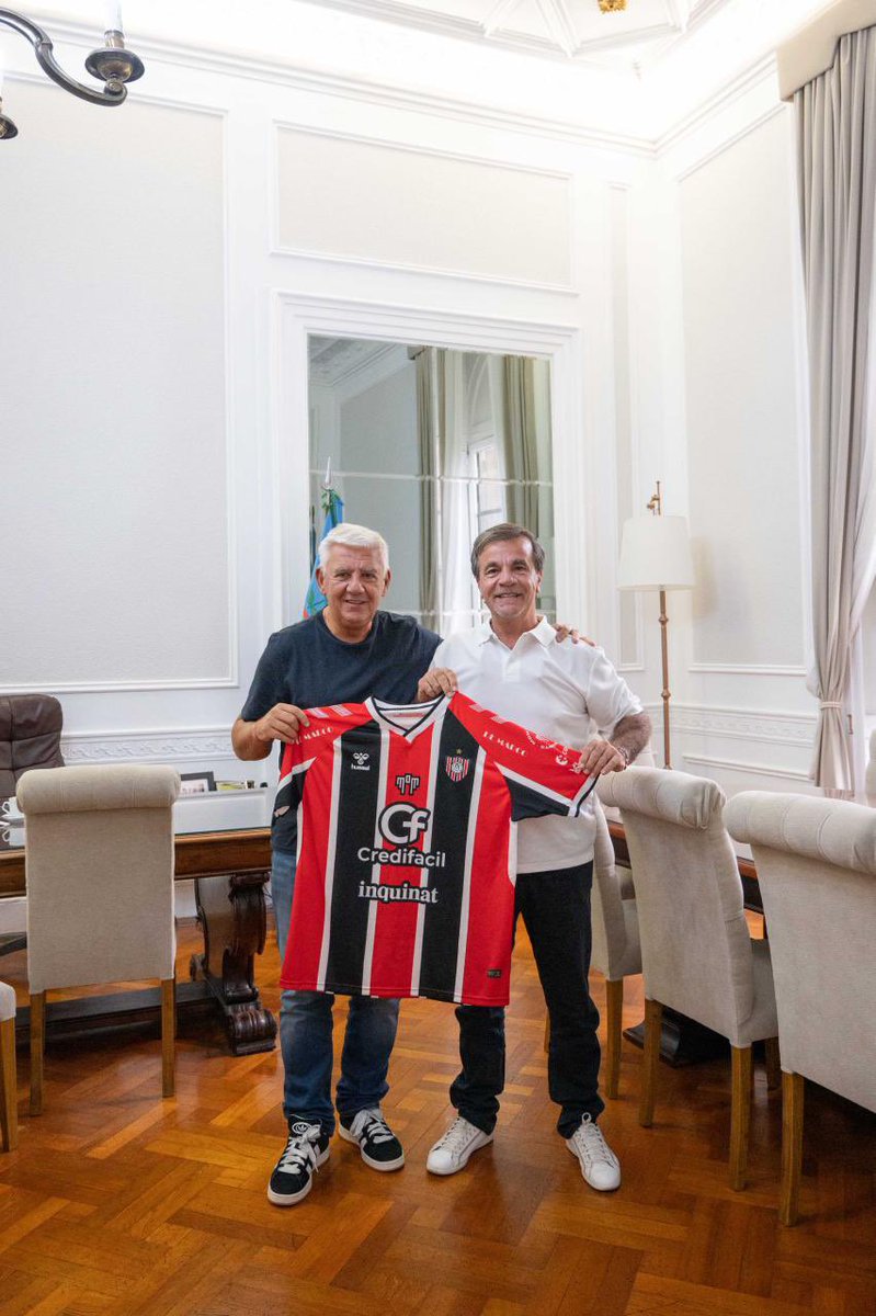 Con @alejandro_dichiara compartimos un gran encuentro: café, charla y convicciones firmes sobre el presente y futuro del peronismo. 

Unidad, lealtad y Estado presente. También hablamos de Chaca y el rol del estado con el deporte.