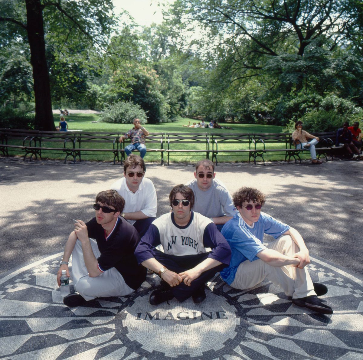 NYcheesy's tweet photo. Oasis in New York 1994
#TomSheehan ๐ธ ๐๏ธ https://t.co/7eOI1YDuDL