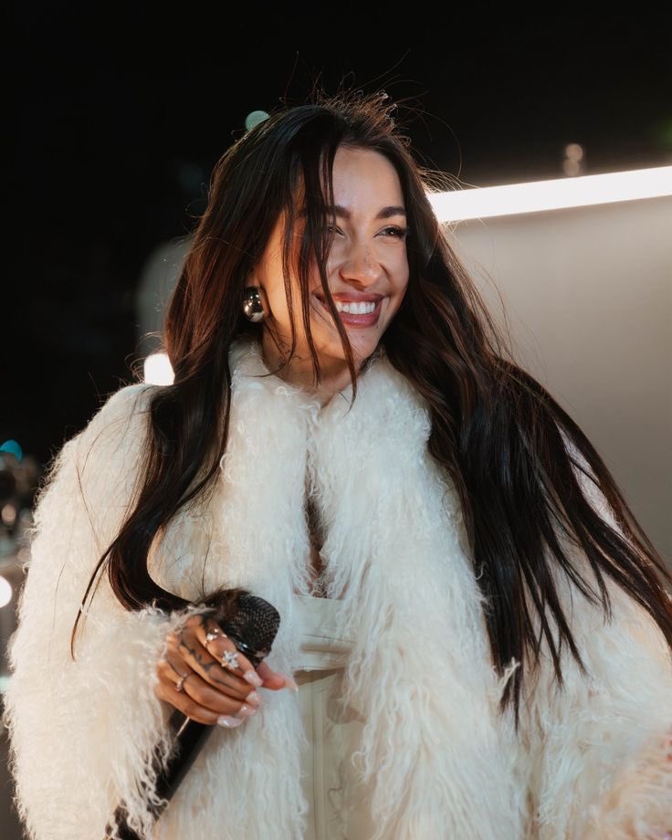 PortalMariaBra's tweet photo. Hoje a nossa menina está completando 26 anos de idade! Que imensa felicidade é acompanhar cada passo dela, ver o seu crescimento pessoal e profissional. 

Te amamos Maria e vamos sempre estar aqui te apoiando e desejamos que esse novo ciclo seja repleto de momentos incríveis! 💖 https://t.co/Xc5mWVcAhe